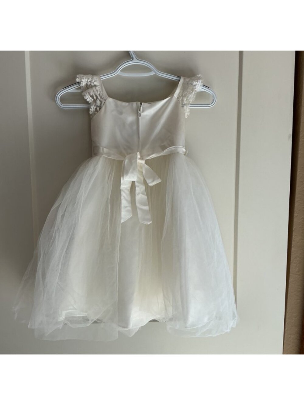 Davids Bridal Ivory Flower Girl Dress With Lace Cap Sleeves Tulle Skirt & Back B - Picture 5 of 14